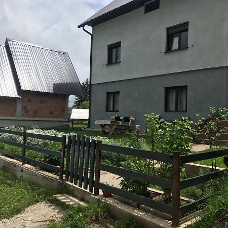 Underwoods Zabljak Guesthouse ภายนอก รูปภาพ