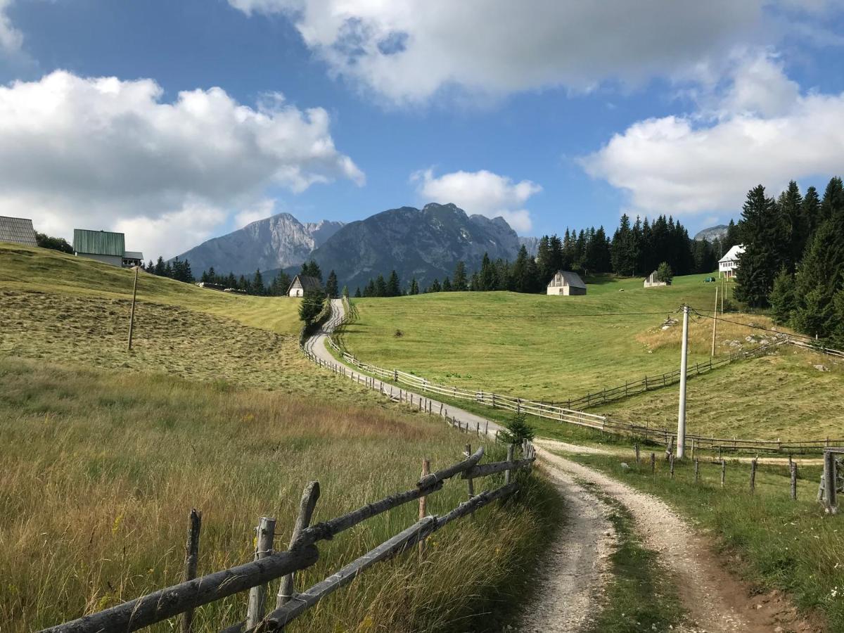 Underwoods Zabljak Guesthouse ภายนอก รูปภาพ